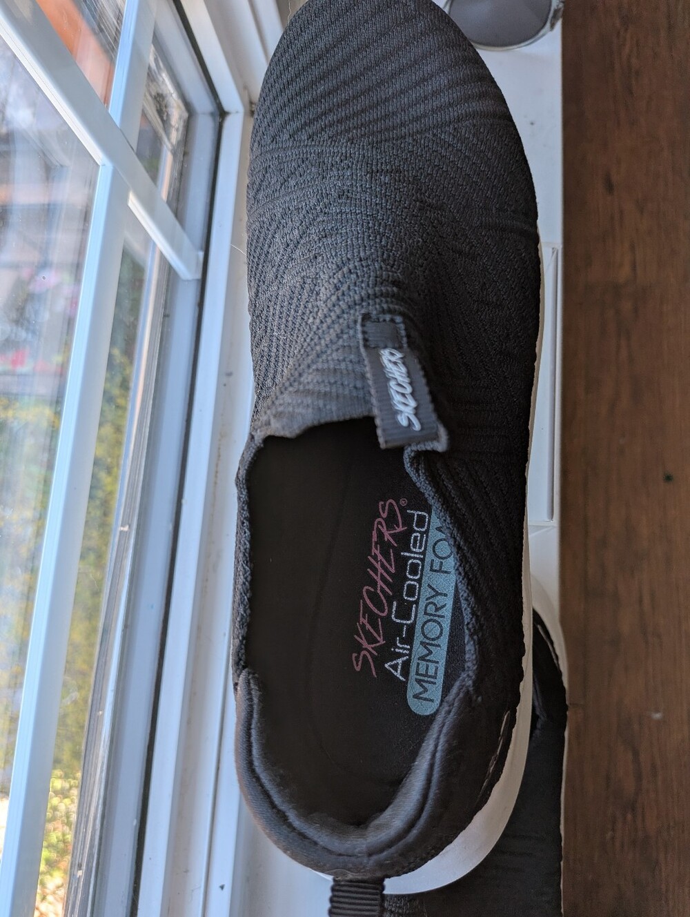 Skechers Women's Black Knit Slip-On Memory Foam Sneaker Size 10
